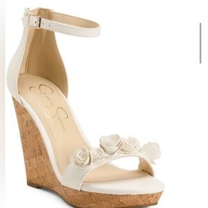 Jessica Simpson White Floral Wedge
Sandals